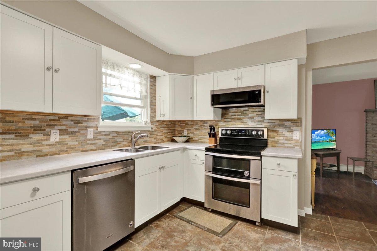 1048 Acorn Way photo 8