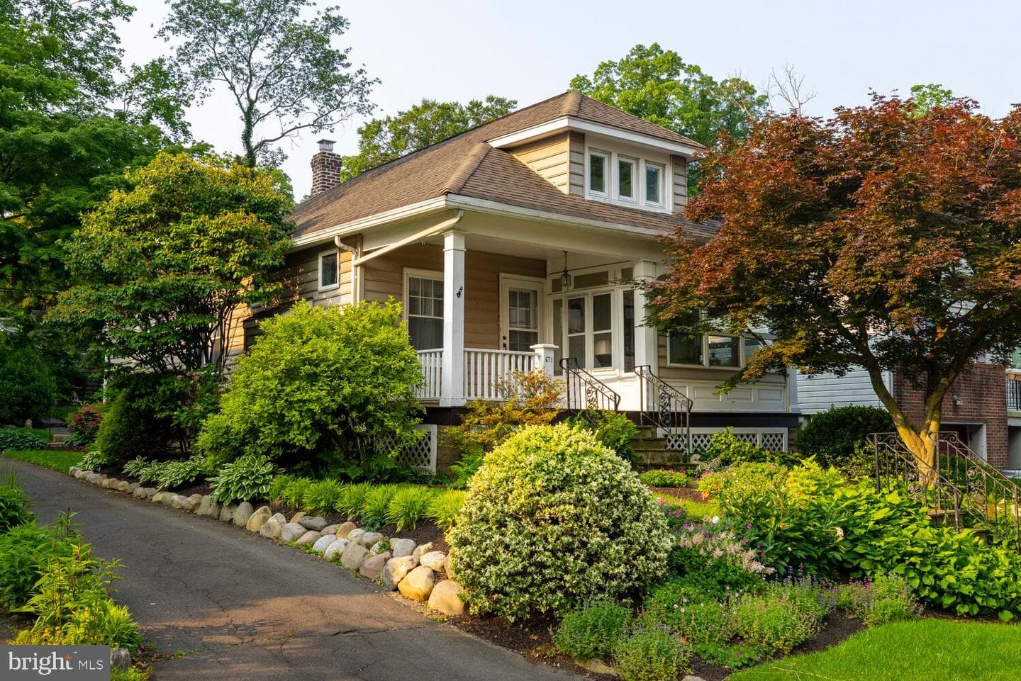 671 Edge Hill Road photo 1
