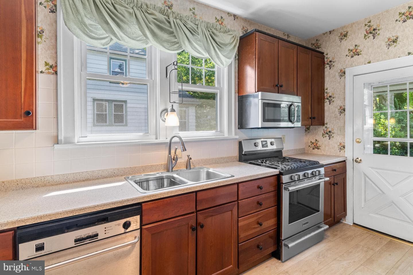 671 Edge Hill Road photo 18