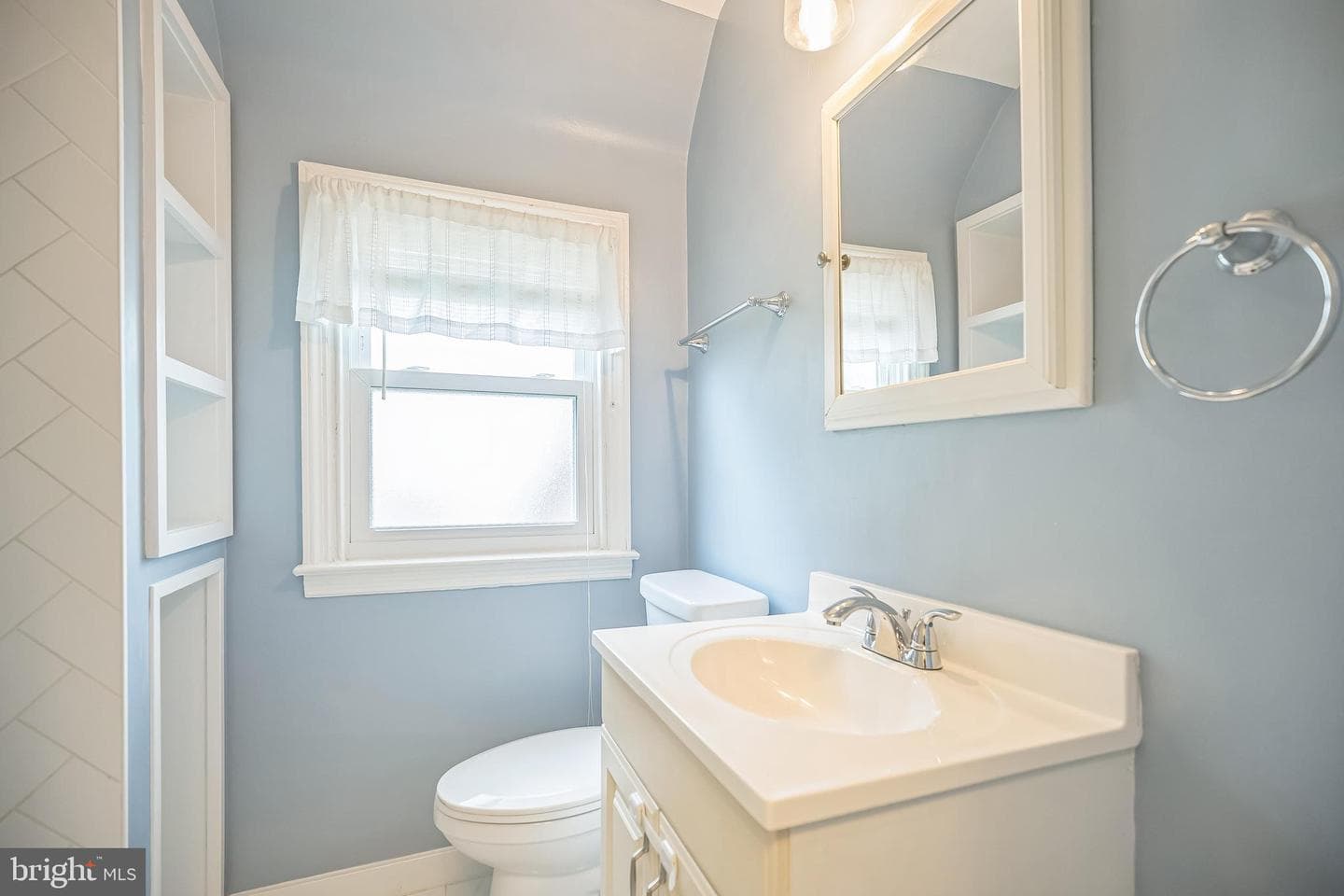1233 East Avenue photo 16
