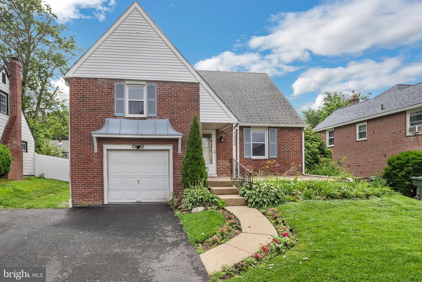 1233 East Avenue photo 3