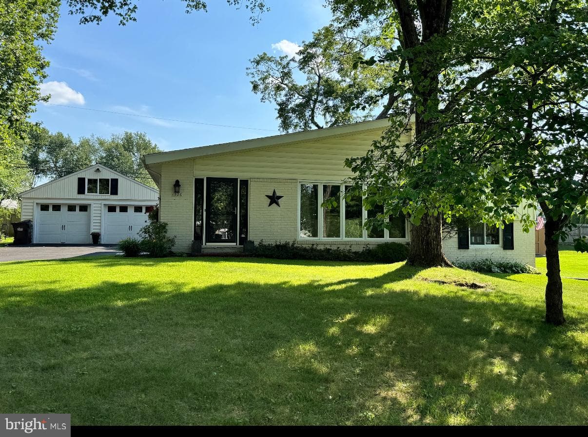 1526 Pulaski Drive photo 2