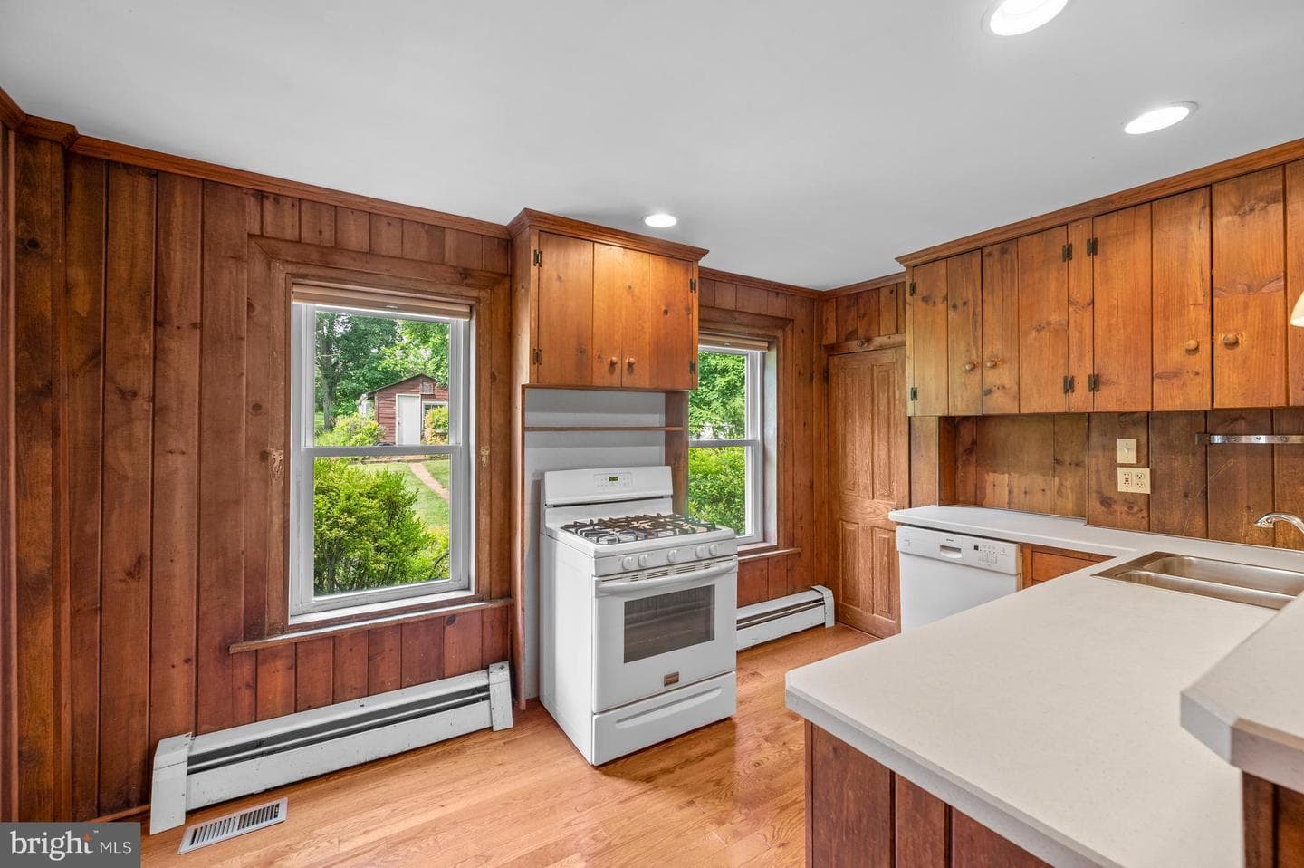 38 S Grange Avenue photo 23