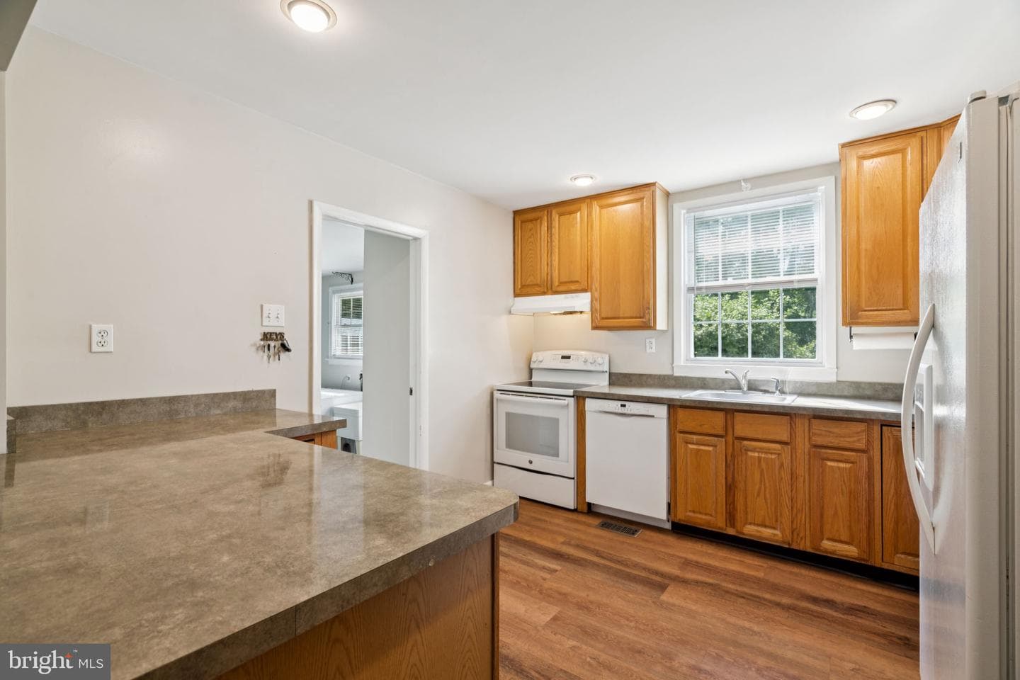 916 Davis Road photo 18