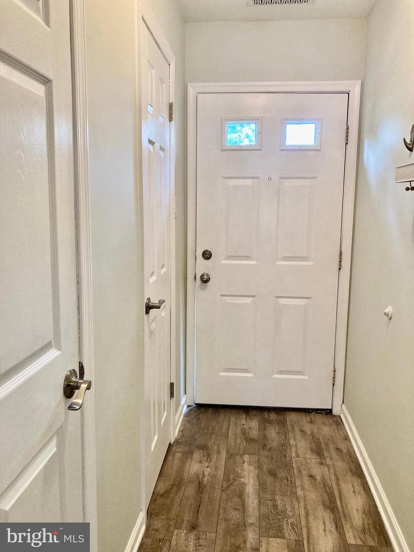 46 Ember Lane photo 3