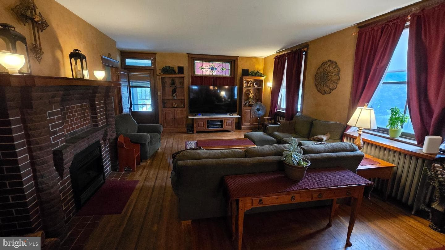 451 Penn Street photo 11