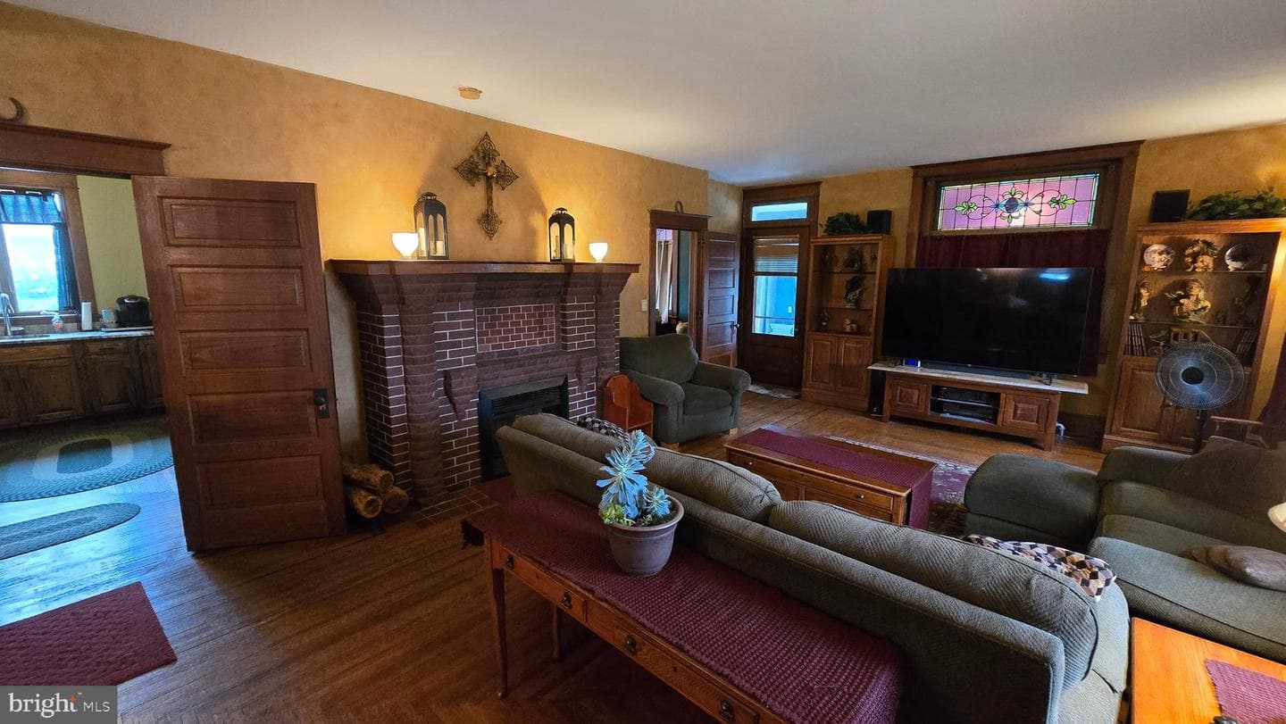 451 Penn Street photo 12