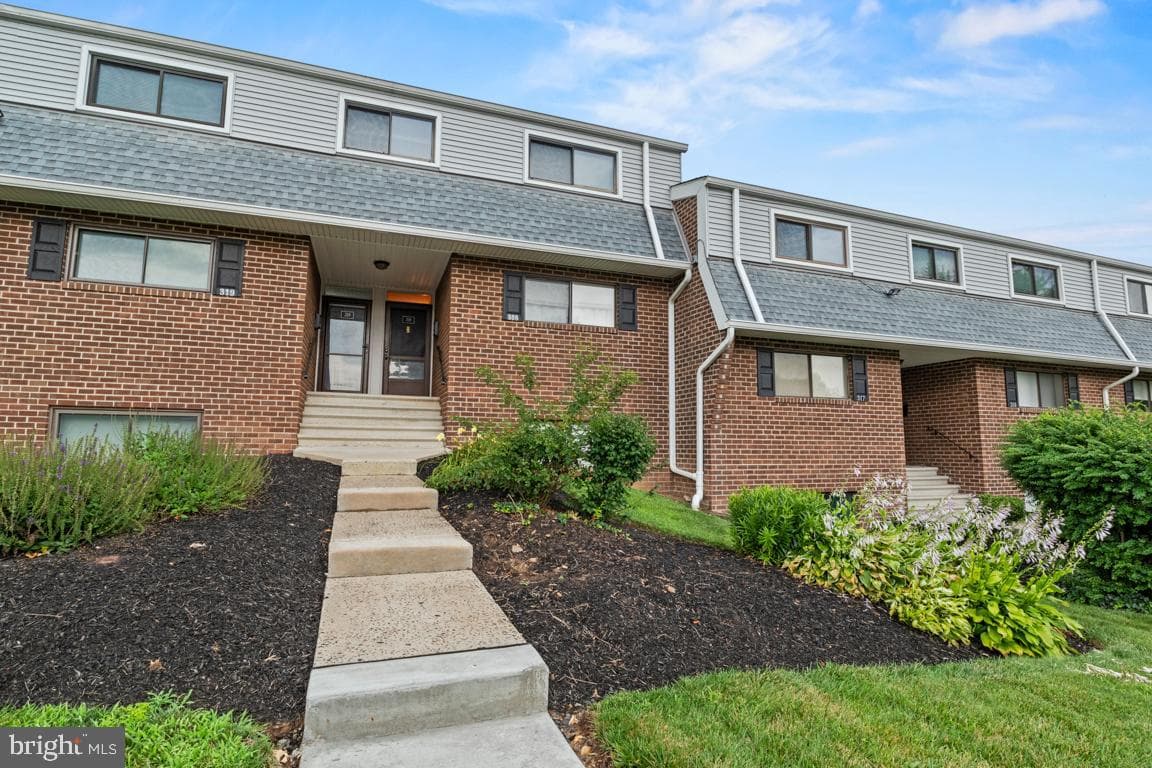318 Stony Way photo 2