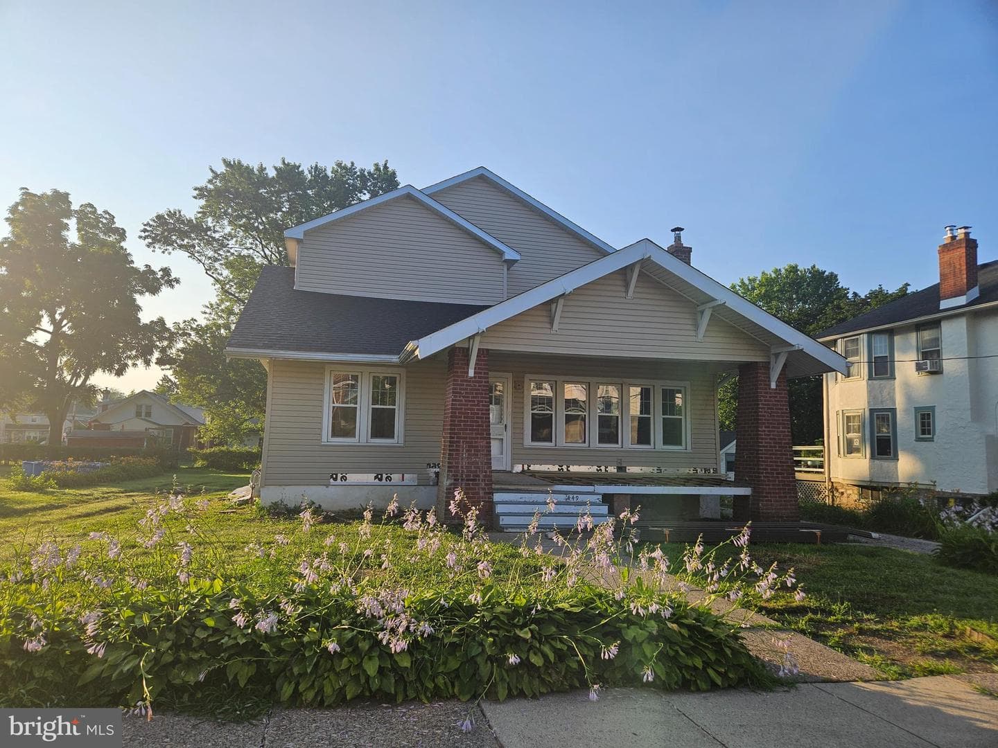 449 Linden Avenue photo 2