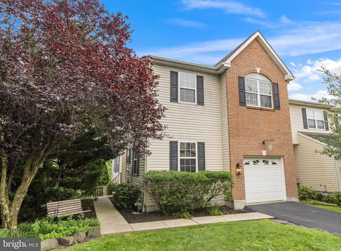 66 Stone Hill Drive photo 1