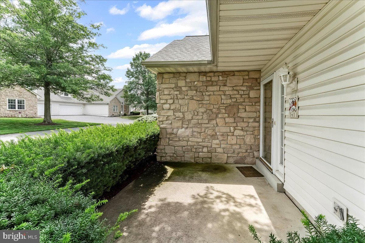141 Farrington Lane photo 3