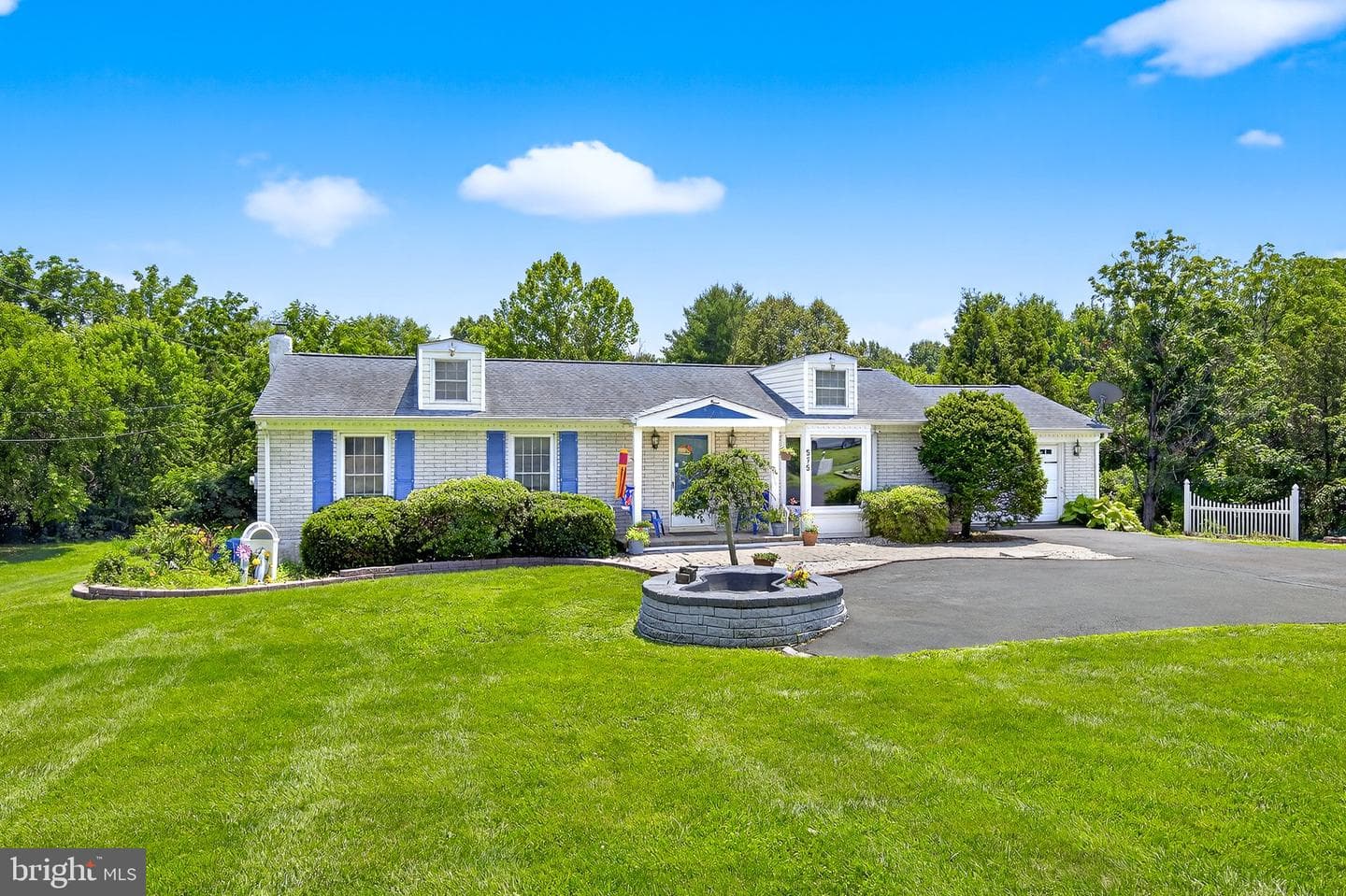 575 Fretz Road photo 2