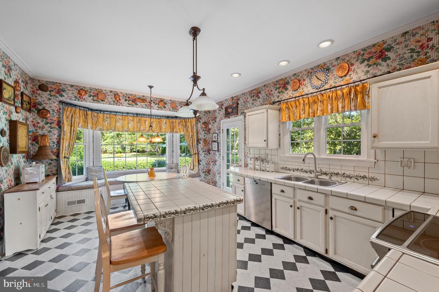 272 Mallard Drive E photo 12