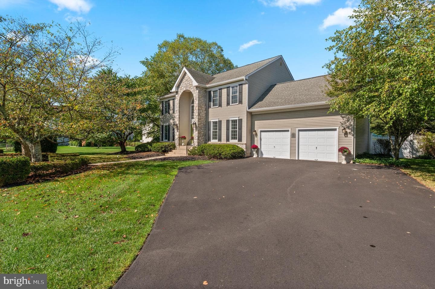 272 Mallard Drive E photo 3