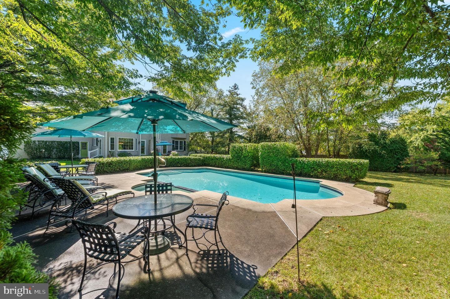 272 Mallard Drive E photo 39