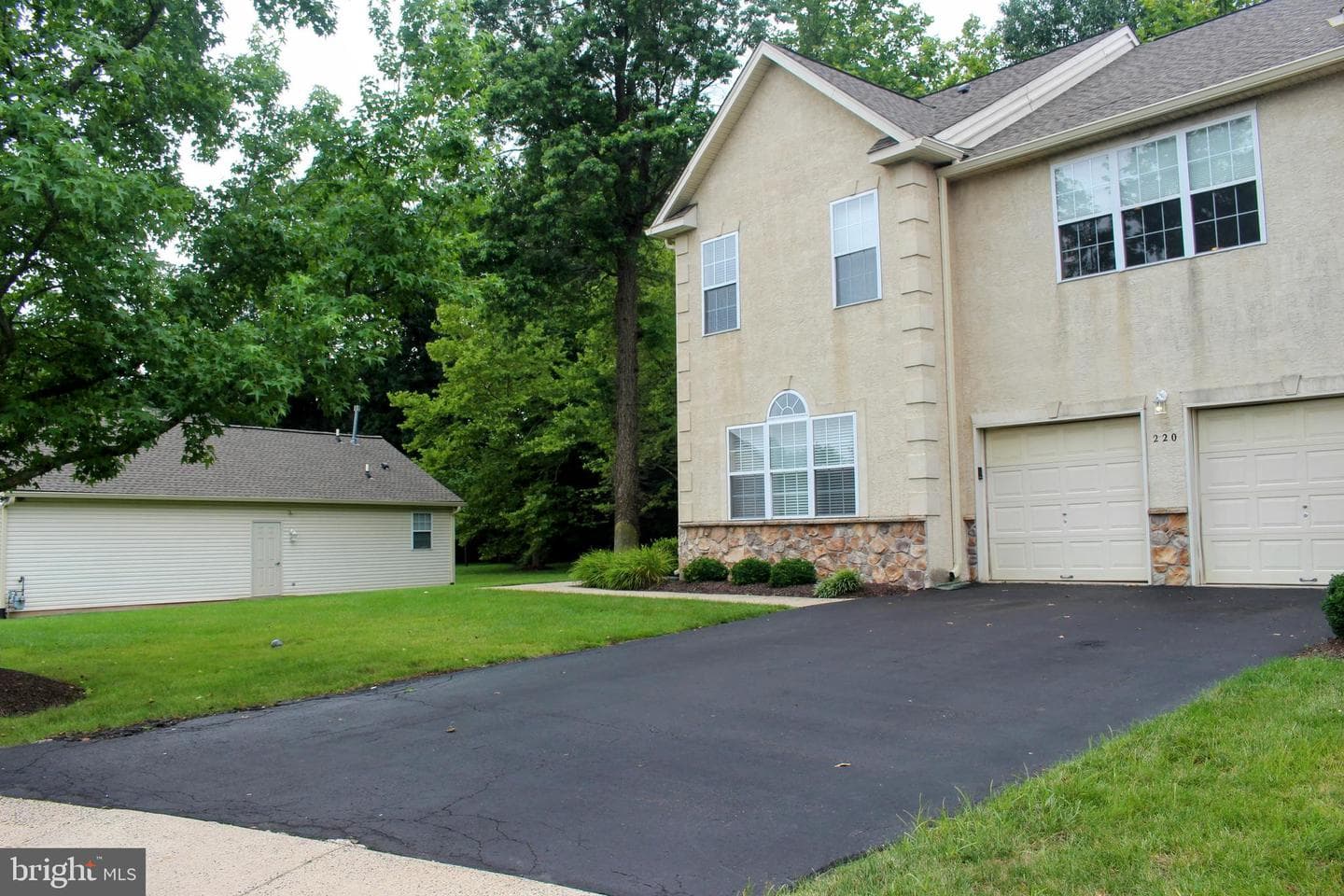220 Hampton Green Drive photo 2