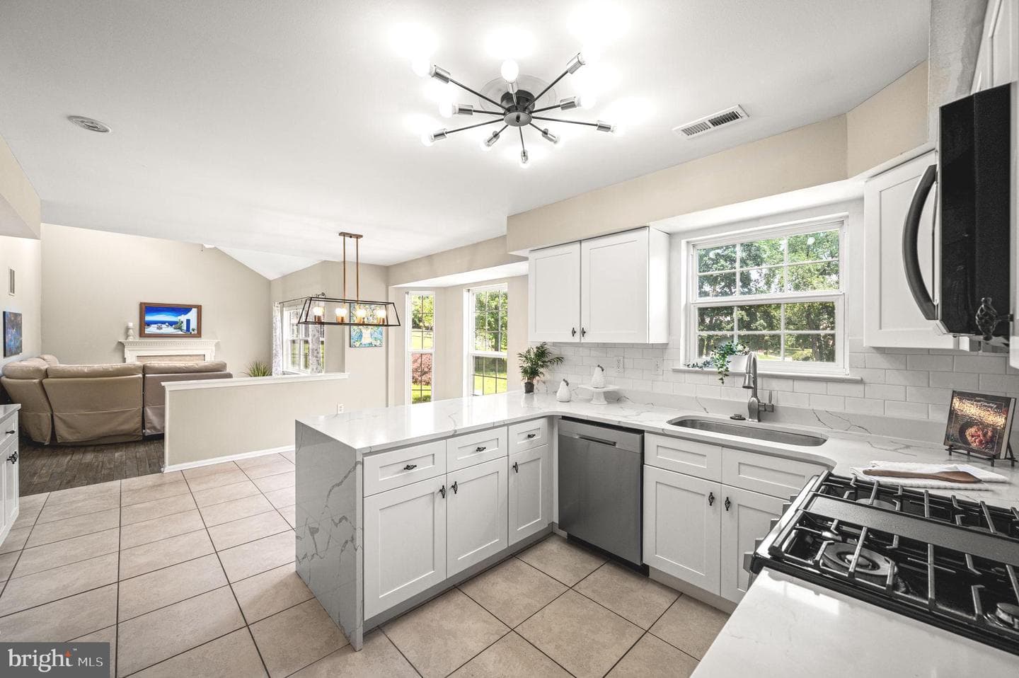 8021 Fair View Lane photo 8