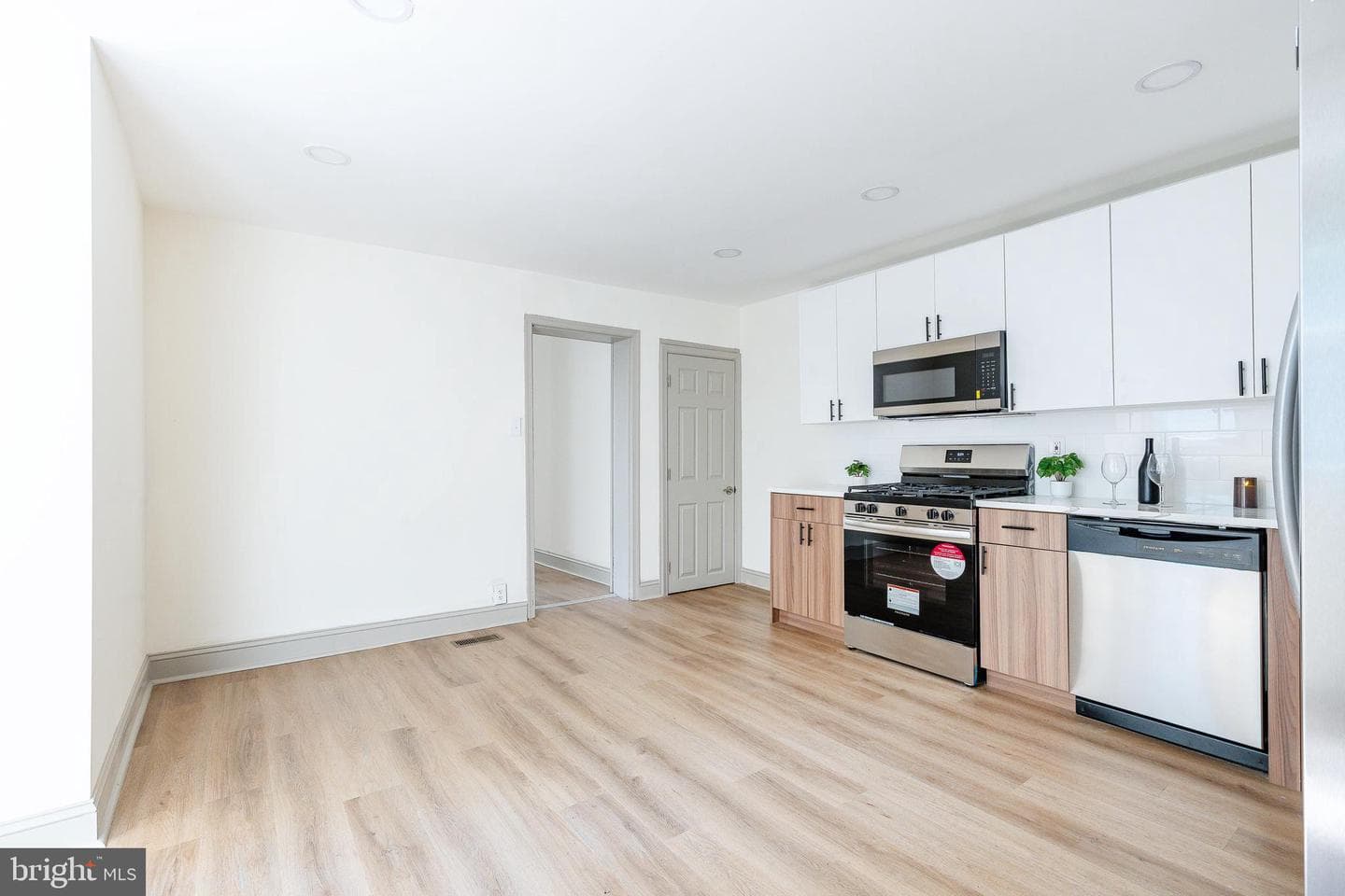 632 Chain Street photo 4
