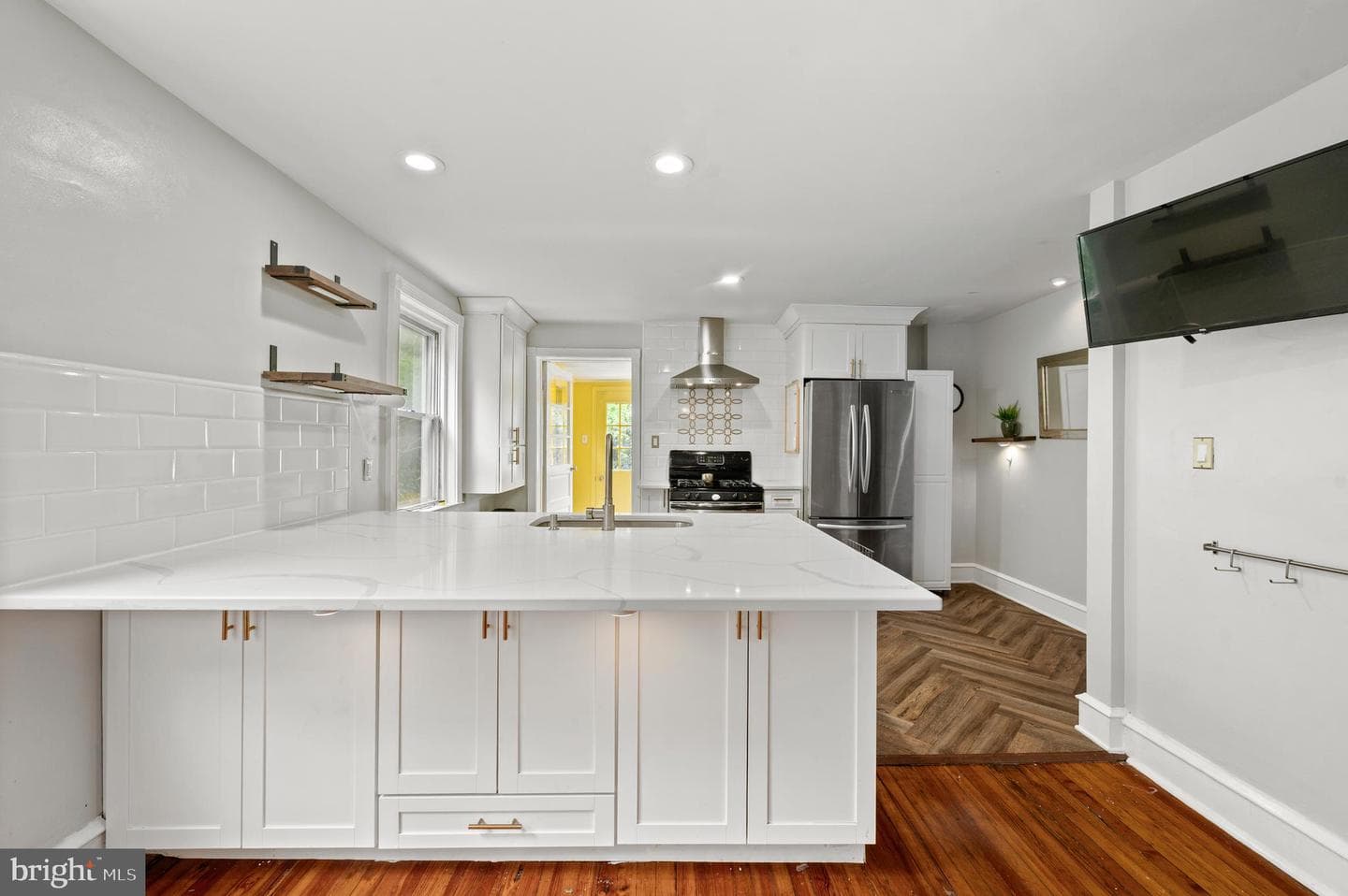 135 Simpson Road photo 10