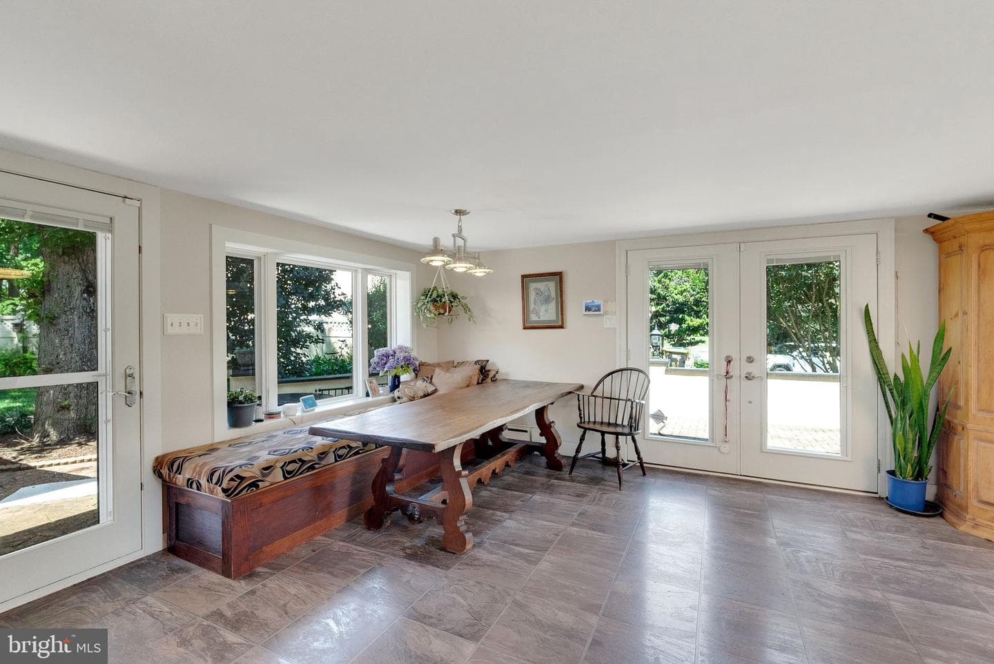 750 Annes Court photo 4