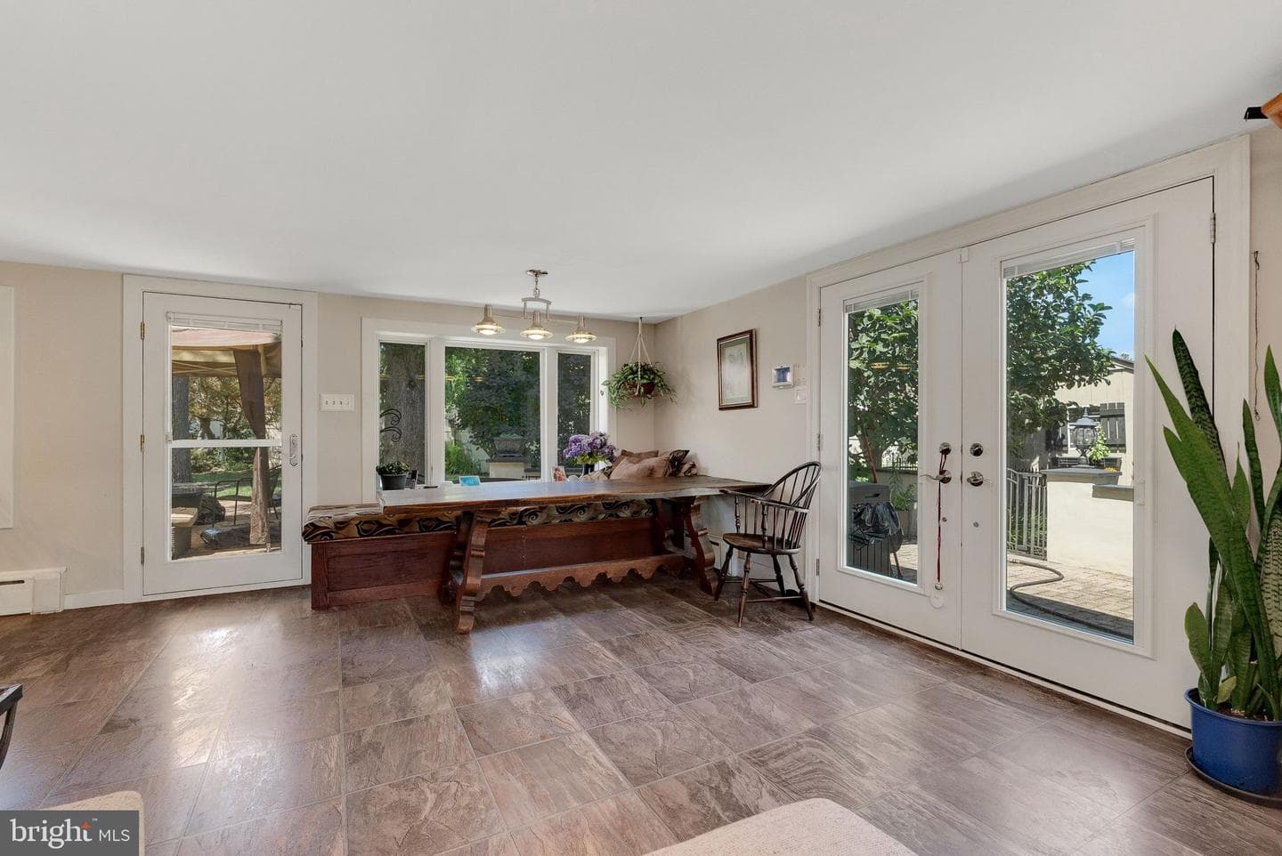 750 Annes Court photo 5