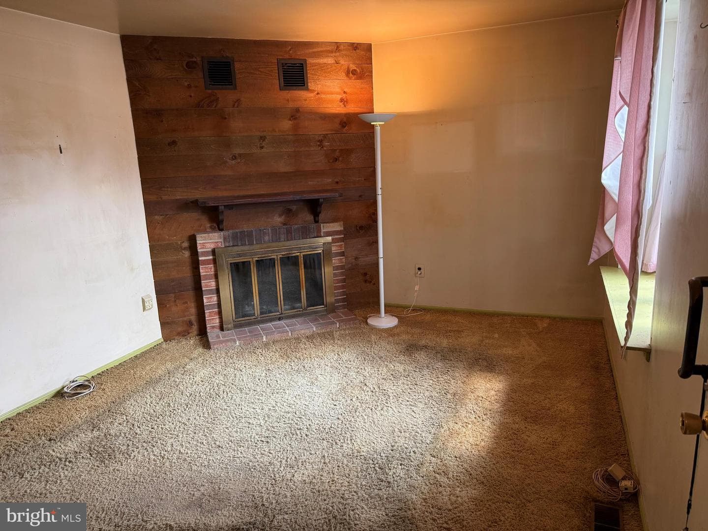 402 Hopkins Court photo 2