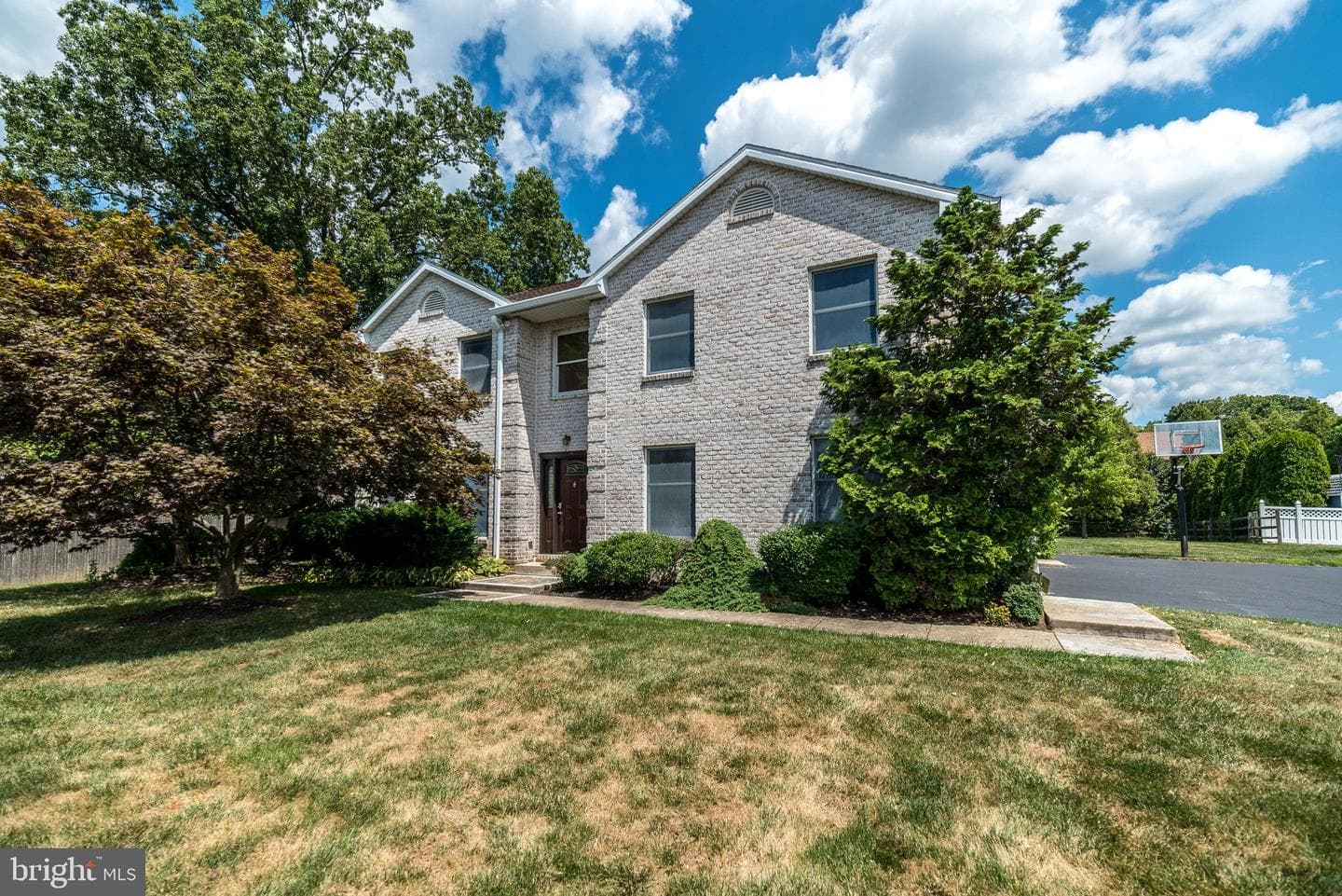 1783 Talbot Road photo 2