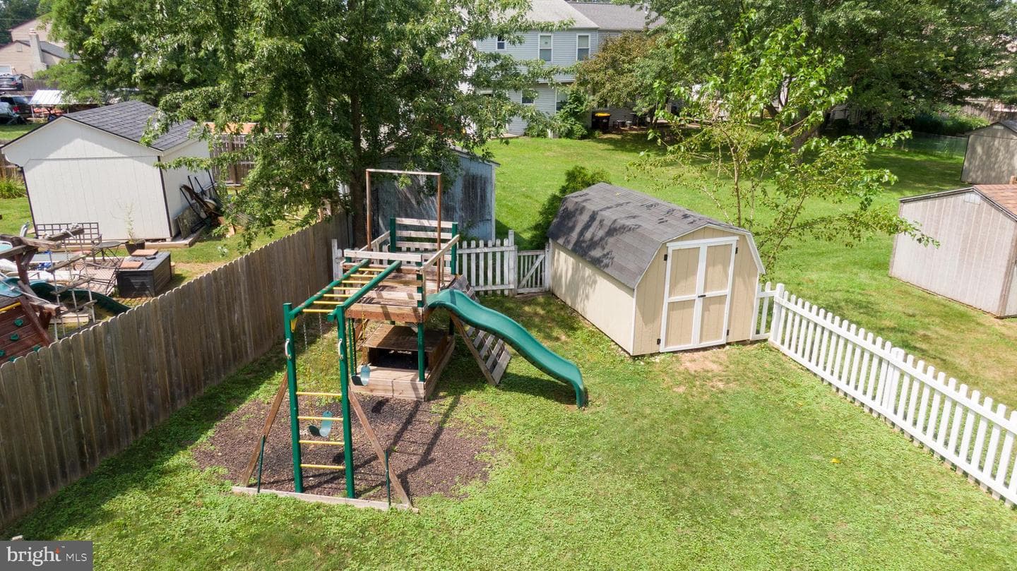 517 Woodbridge Circle photo 3