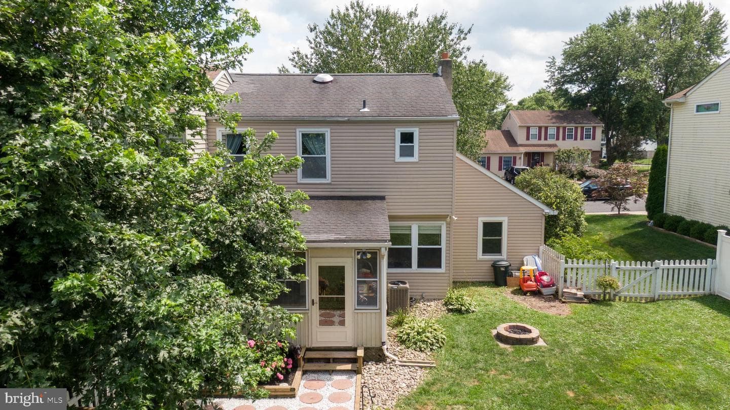 517 Woodbridge Circle photo 4