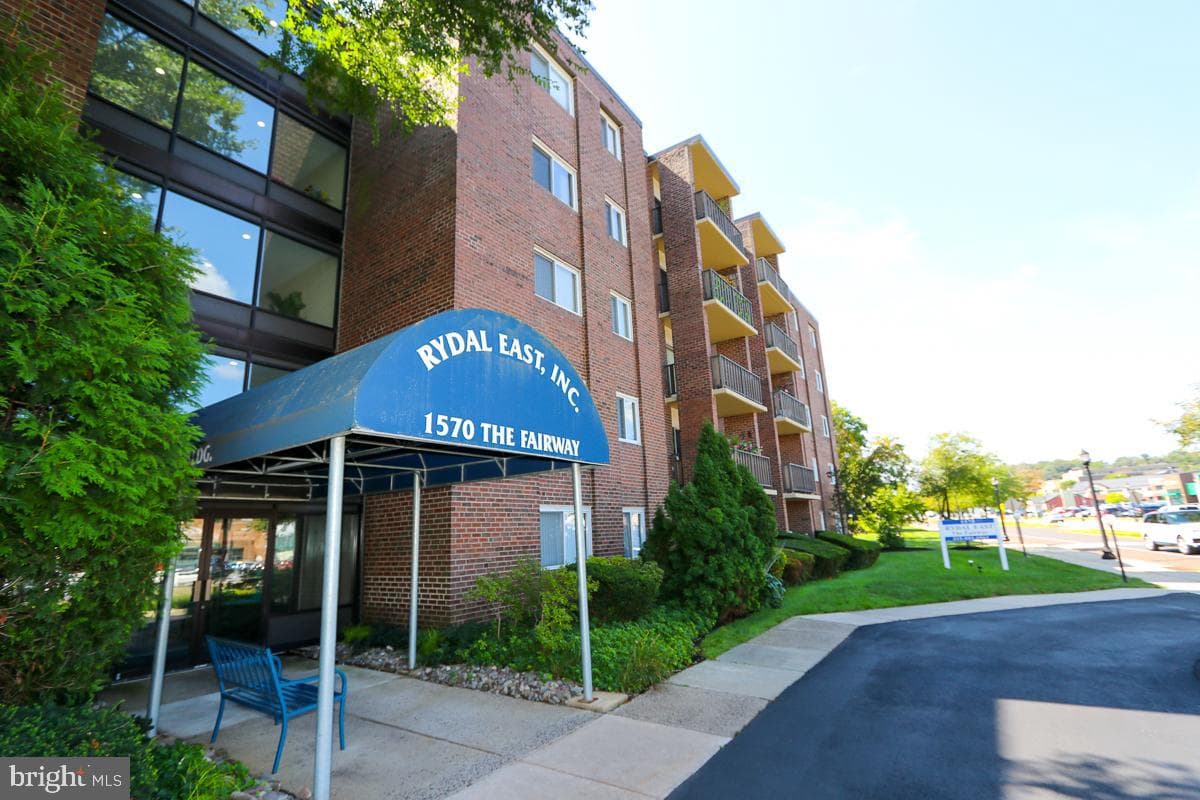 1570 The Fairway #103e photo 1