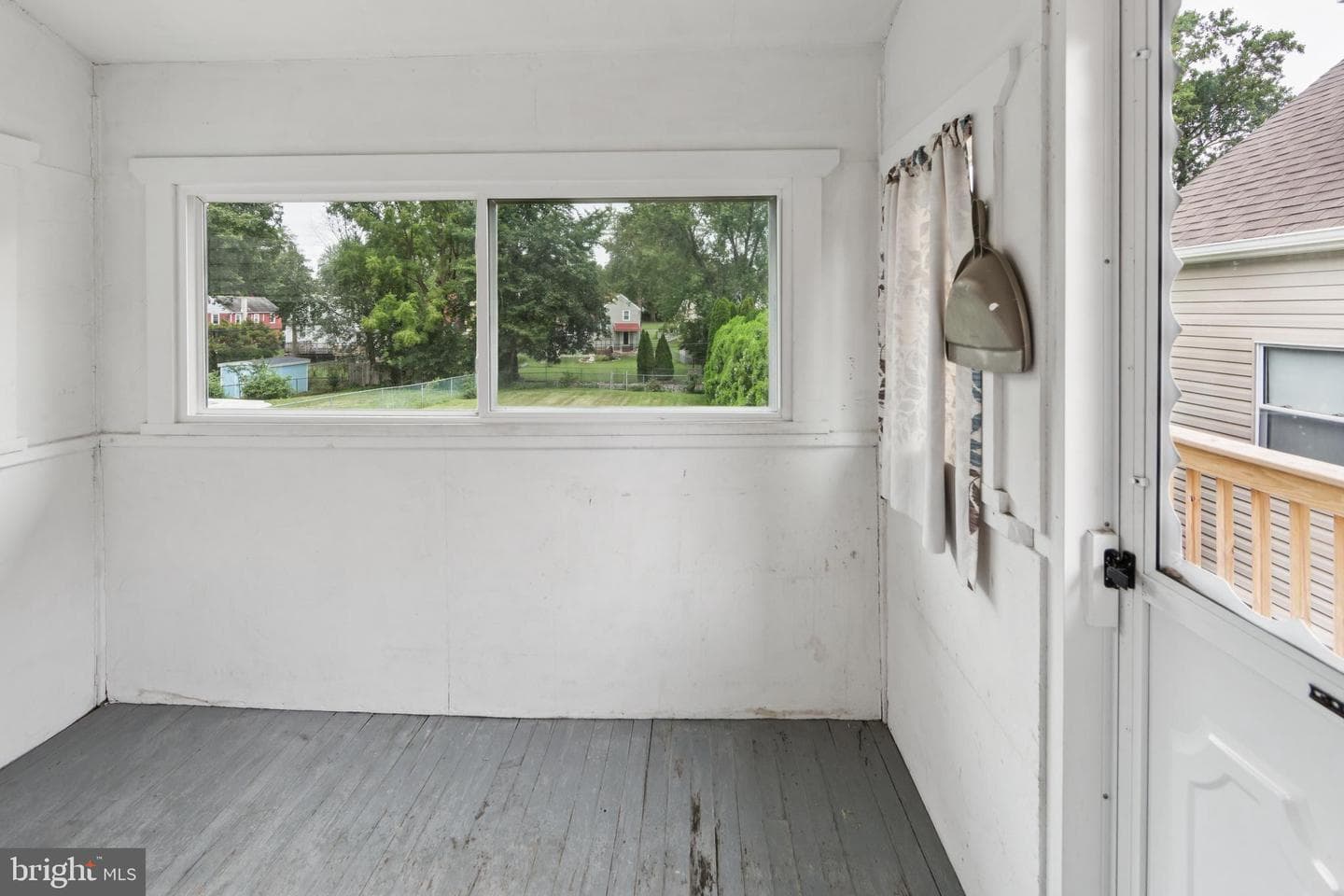 2463 Brookdale Avenue photo 10