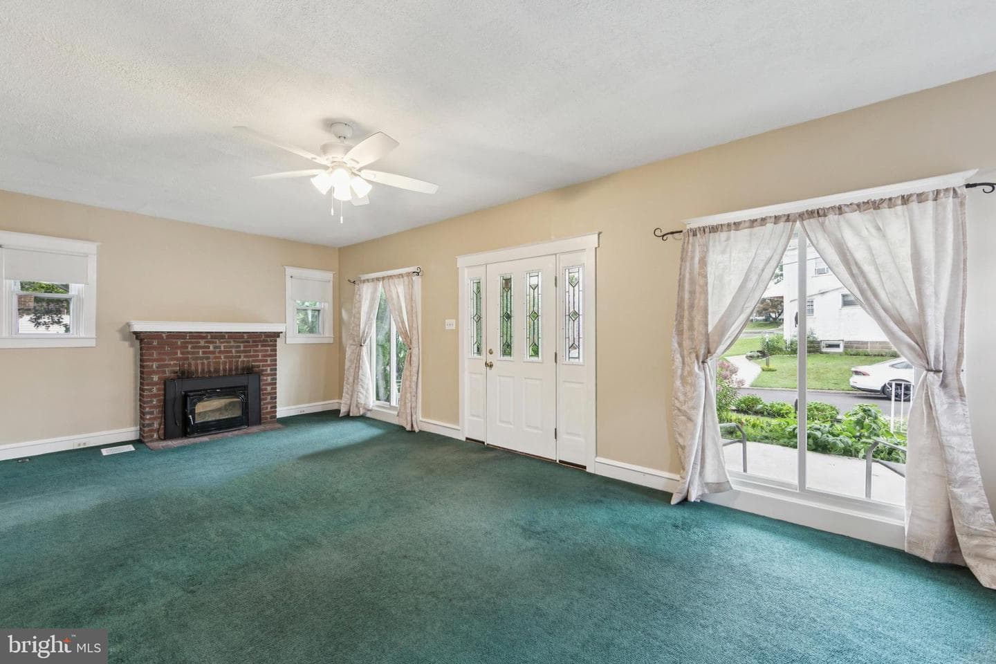 2463 Brookdale Avenue photo 4