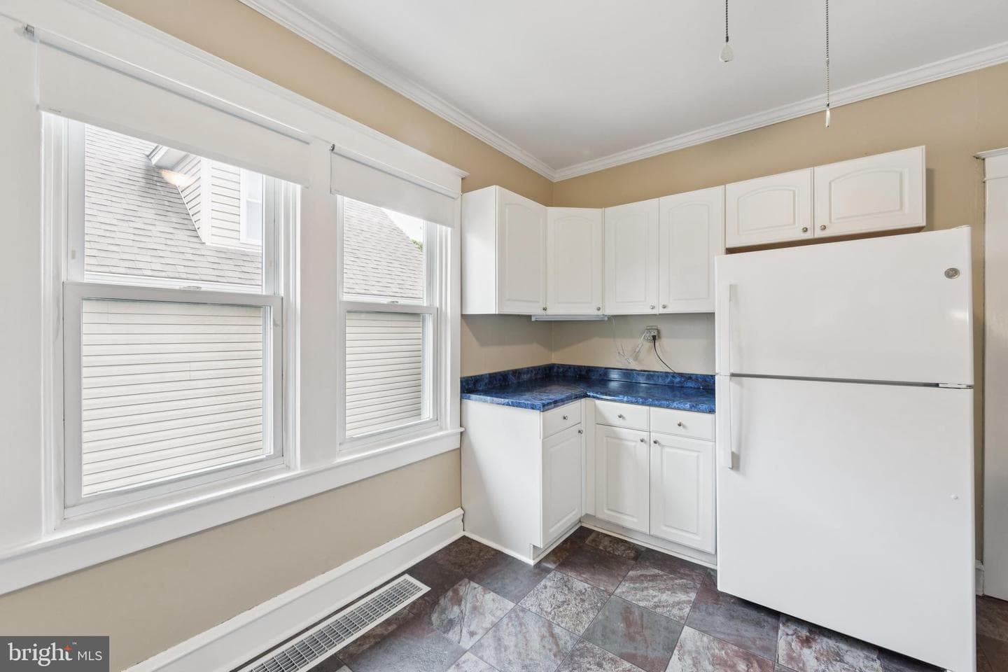 2463 Brookdale Avenue photo 9