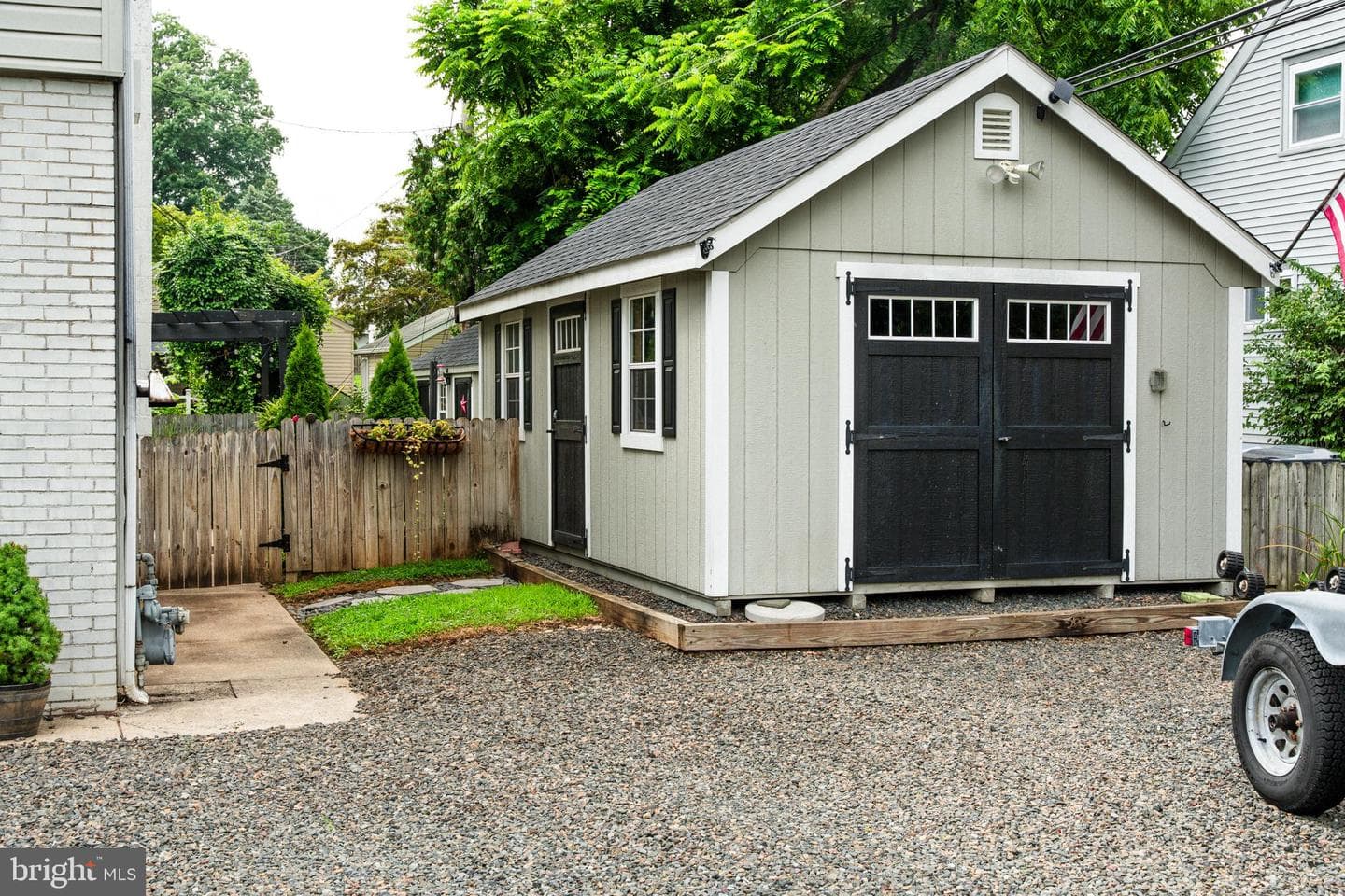 2591 Rosewood Avenue photo 3