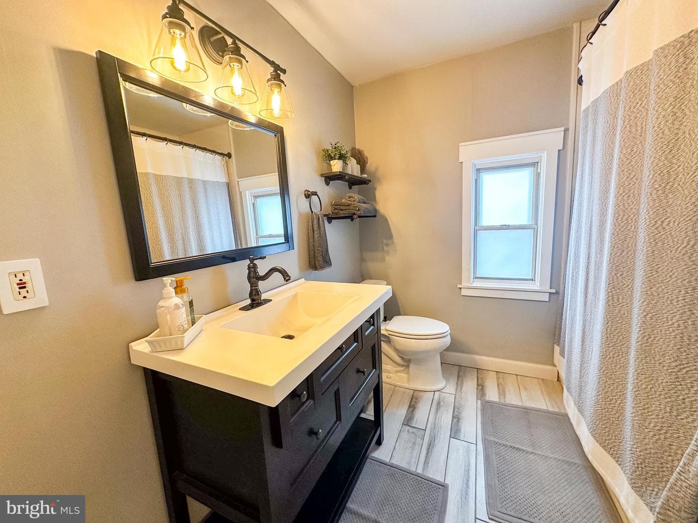2591 Rosewood Avenue photo 36