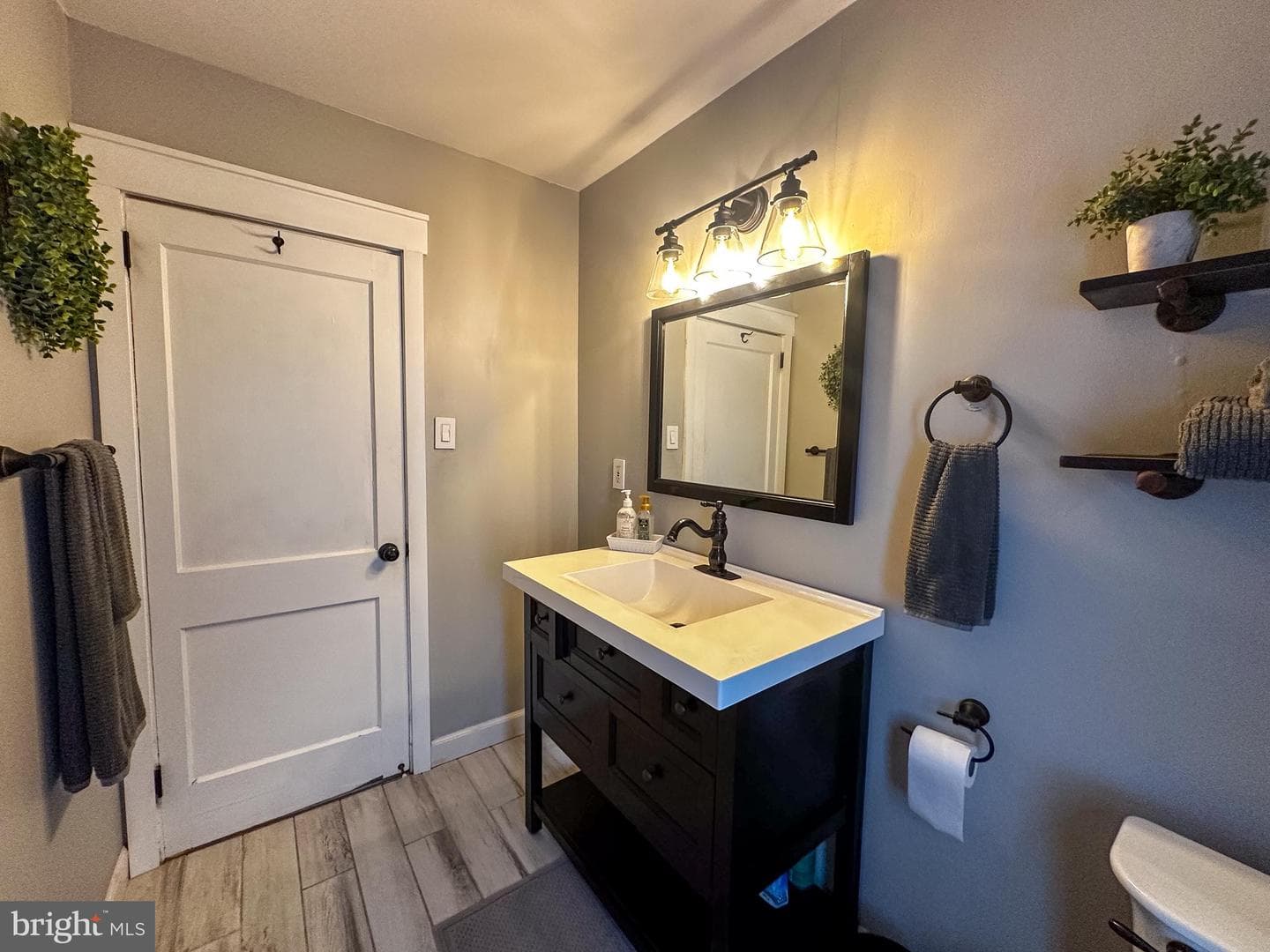 2591 Rosewood Avenue photo 37