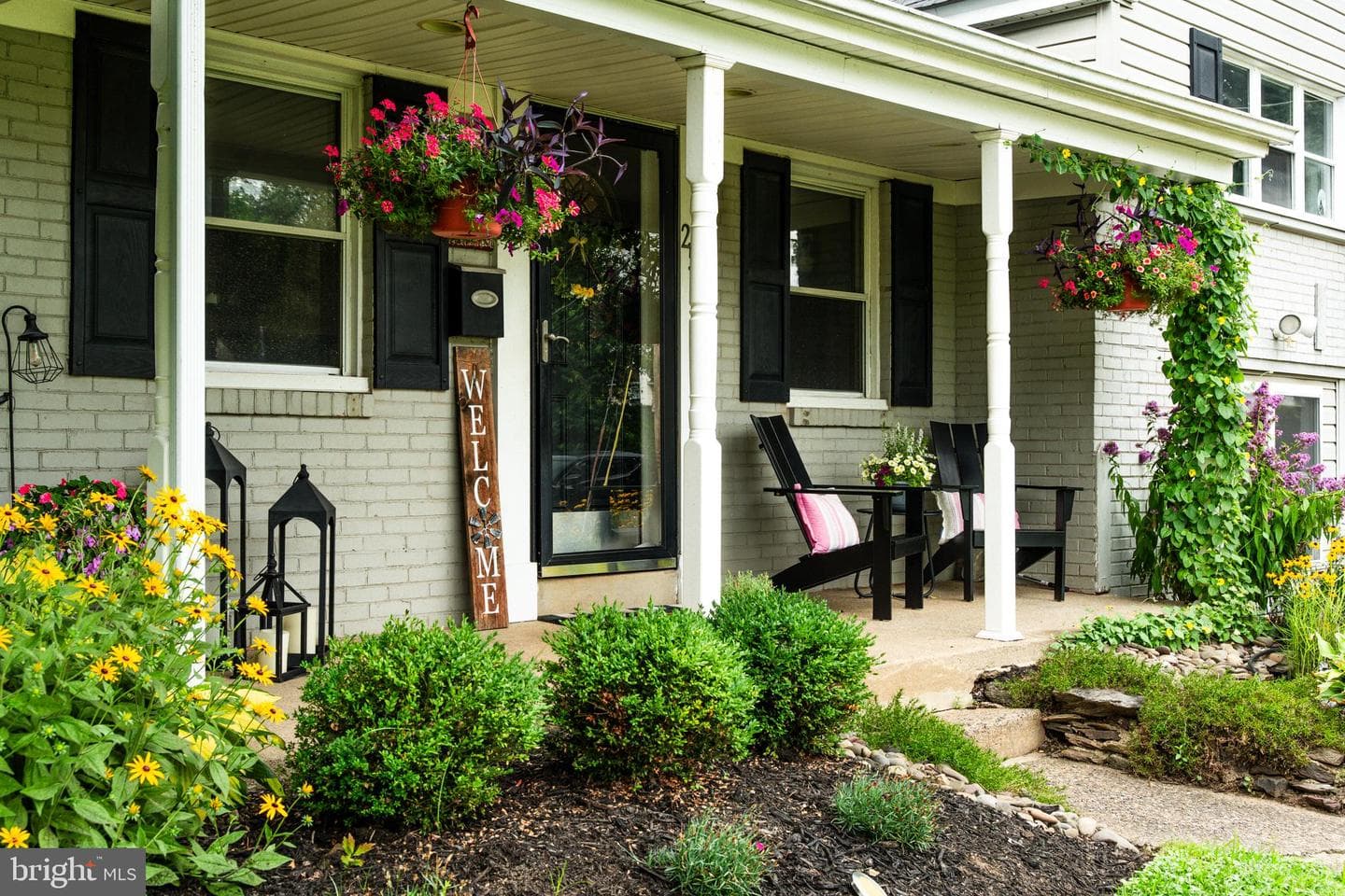 2591 Rosewood Avenue photo 4