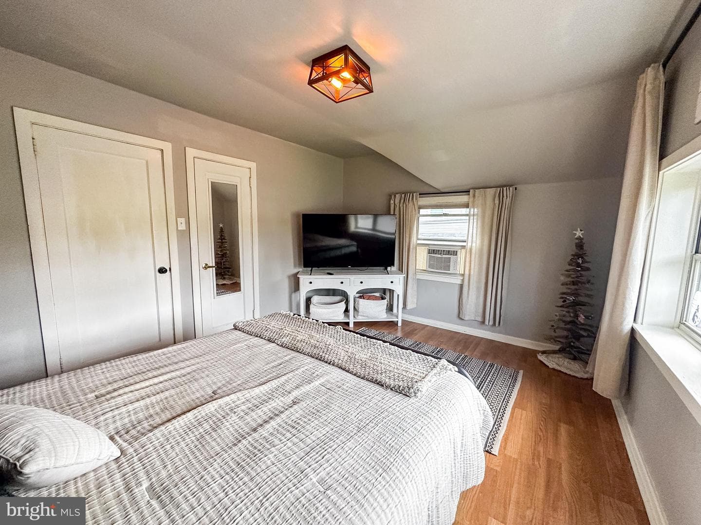 2591 Rosewood Avenue photo 44