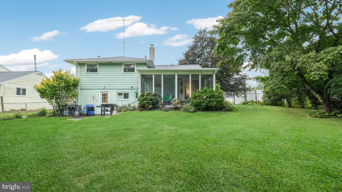 2721 Rossiter Avenue photo 22
