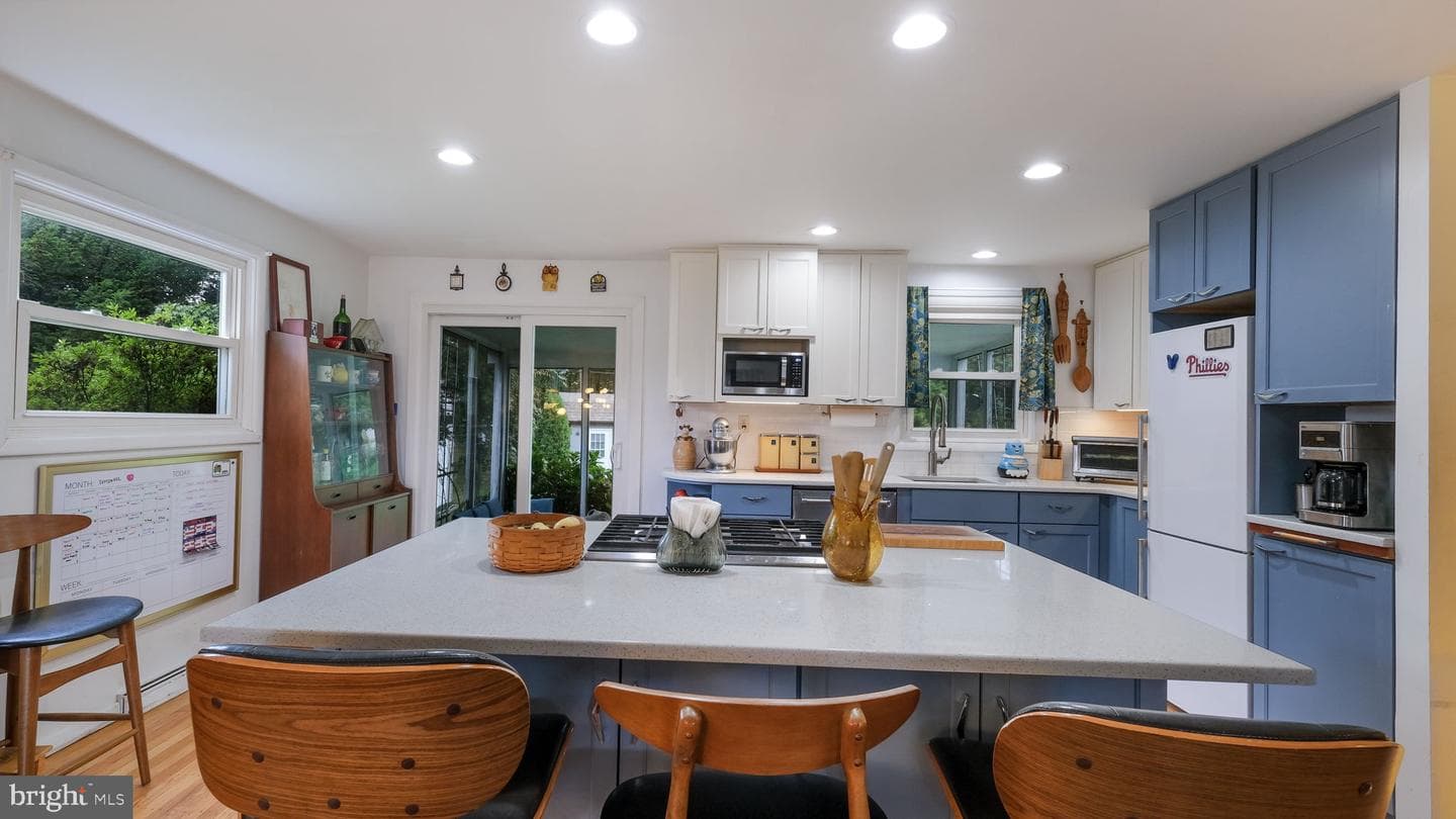 2721 Rossiter Avenue photo 8