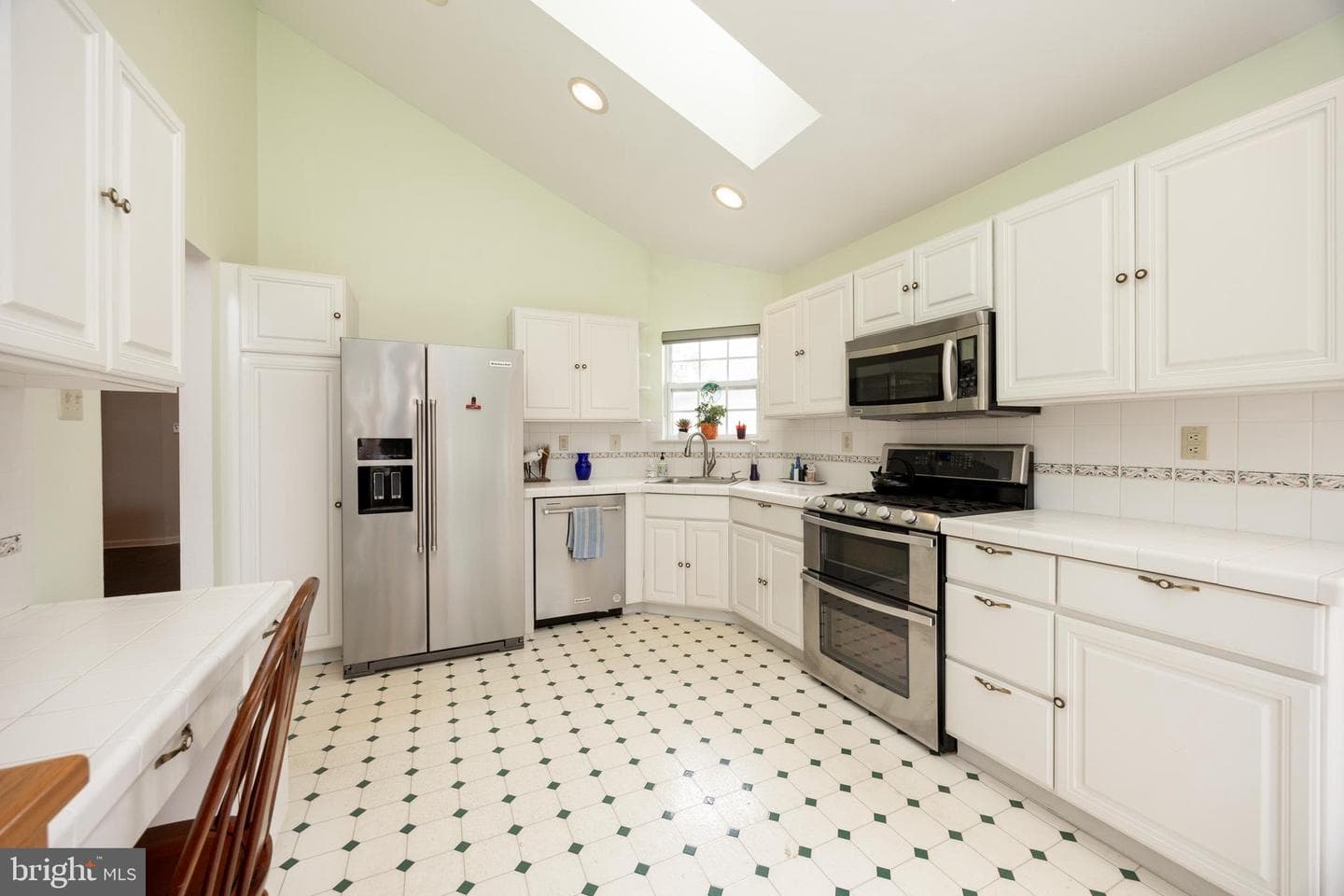 16 Longcross Road photo 18