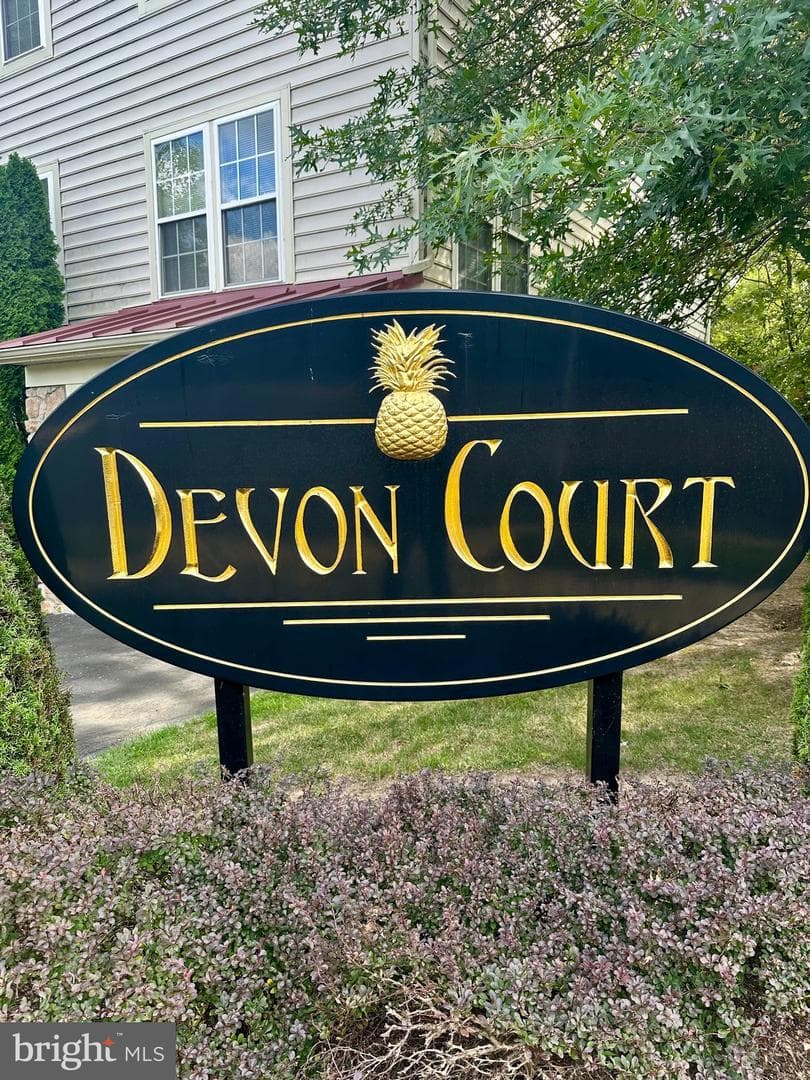 301 Devon Court photo 2