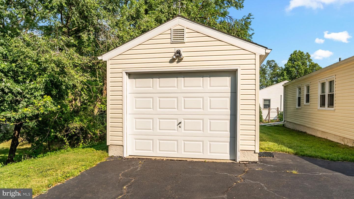 2441 Winding Lane photo 25