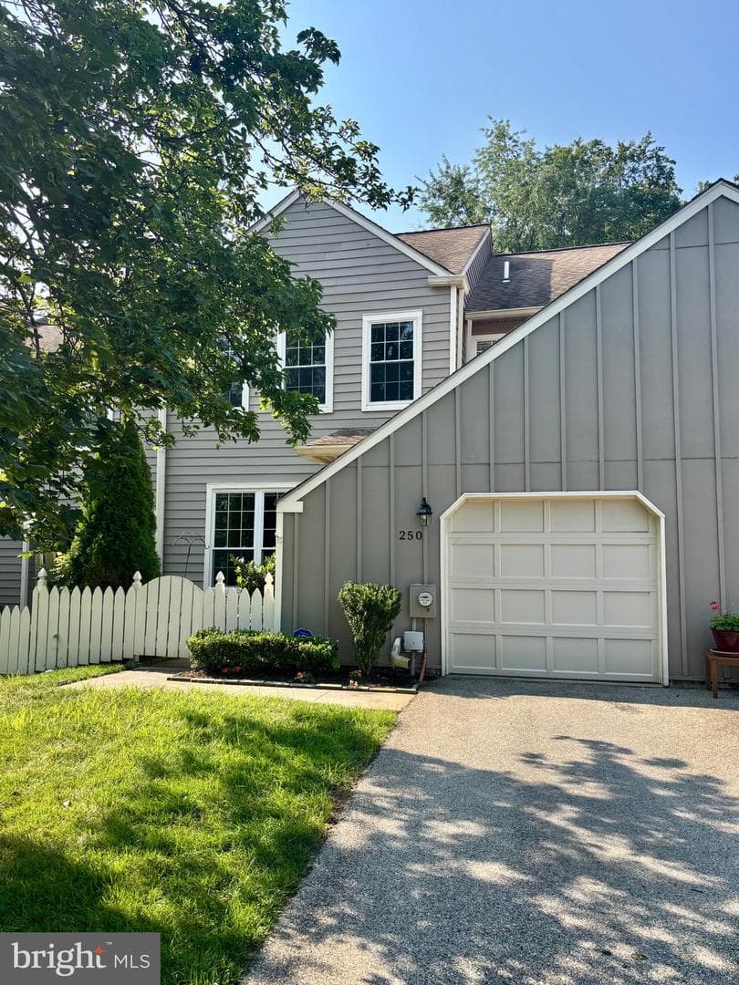 250 Tulip Tree Court photo 2