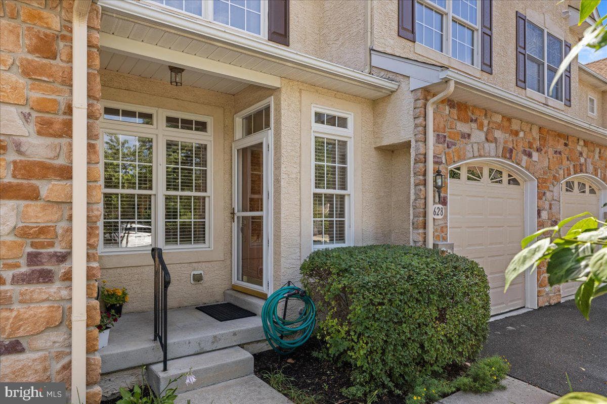 628 Greycliffe photo 2