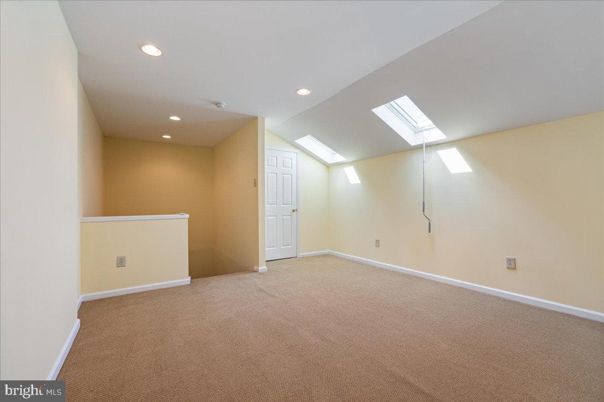 628 Greycliffe photo 32