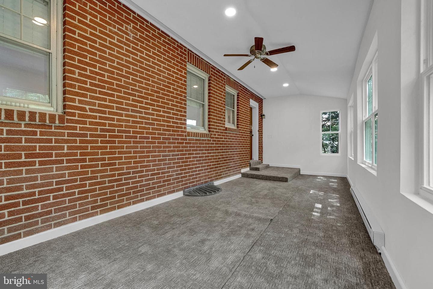 2031 Oak Avenue photo 20