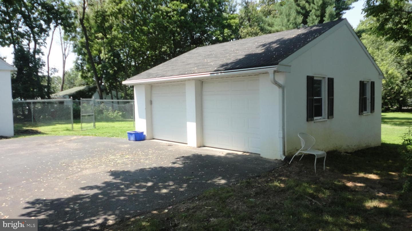 37 Burnside photo 4