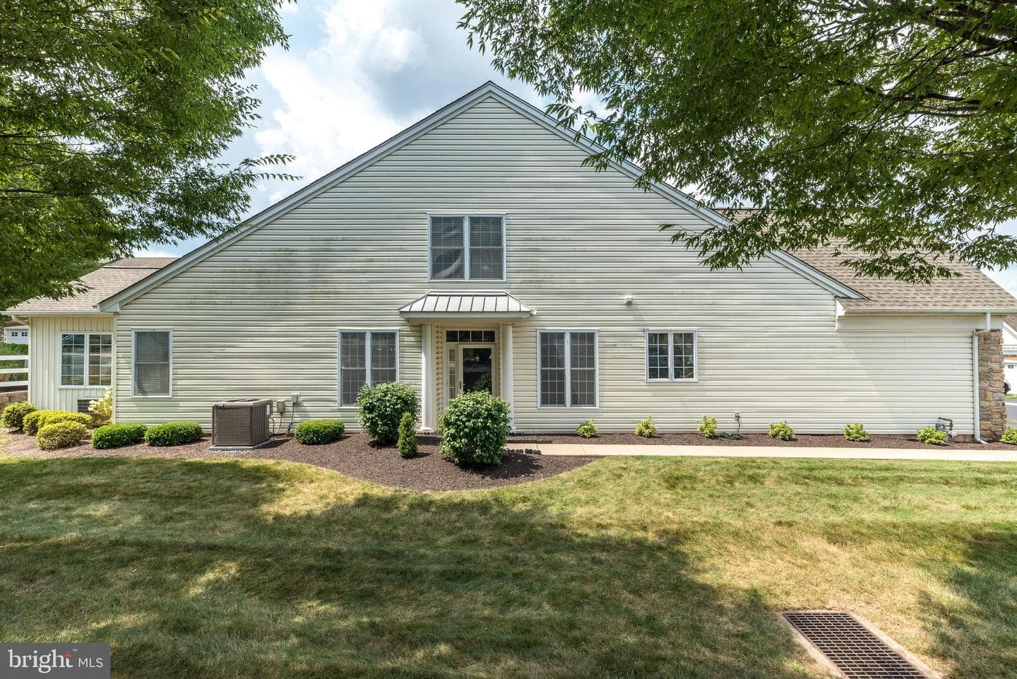 308 Melbourne Way photo 2