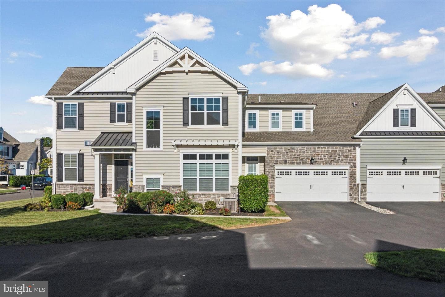602 Summit Drive photo 1